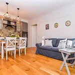 With Two Bedrooms In With Space For Remote Work By Renters Lejlighed Warszawa