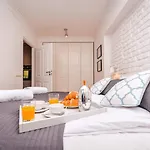 With Two Bedrooms In With Space For Remote Work By Renters Warszawa