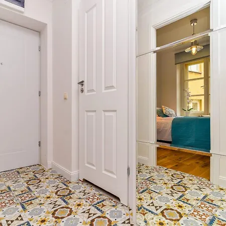 شقة With Two Bedrooms In With Space For Remote Work By Renters