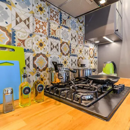 아파트 Two Bedroom In With Space For Remote Work By Renters 바르샤바