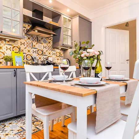 With Two Bedrooms In With Space For Remote Work By Renters Lejlighed *