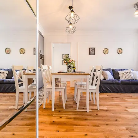 With Two Bedrooms In With Space For Remote Work By Renters Warszawa